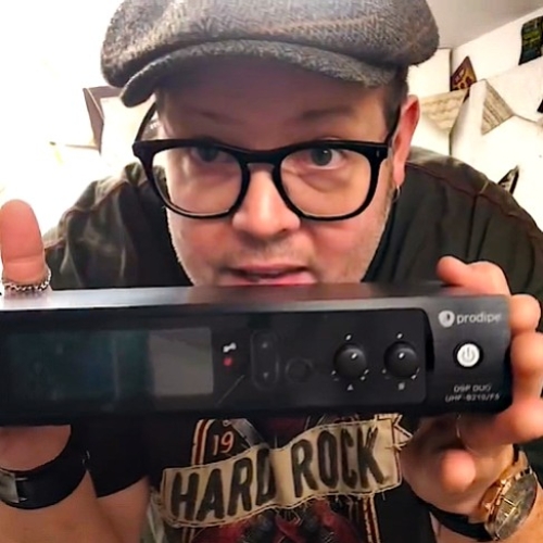 Our UHF GB210 Duo Pack featured in Gaston Lagratte’s “Démos Adéquates” studio